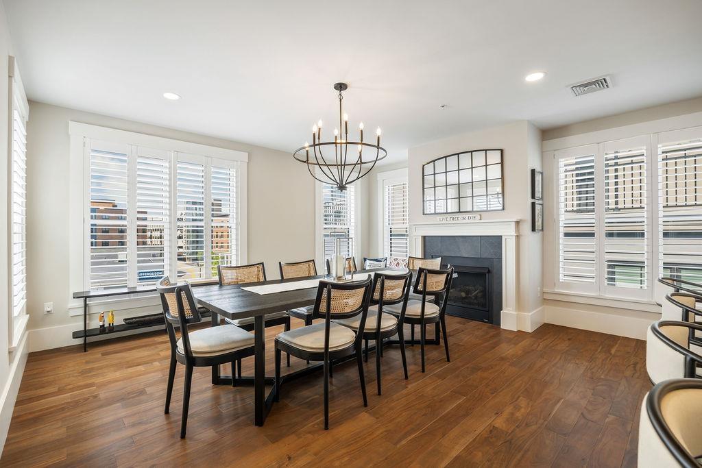 Image 4: Dining Room Image 4: Dining Room