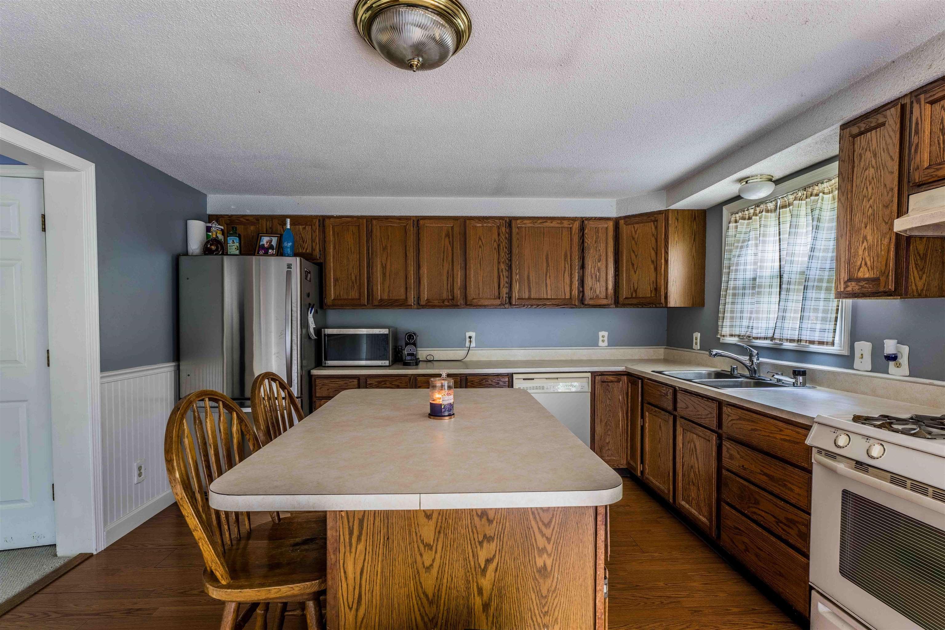 Image 2: Kitchen