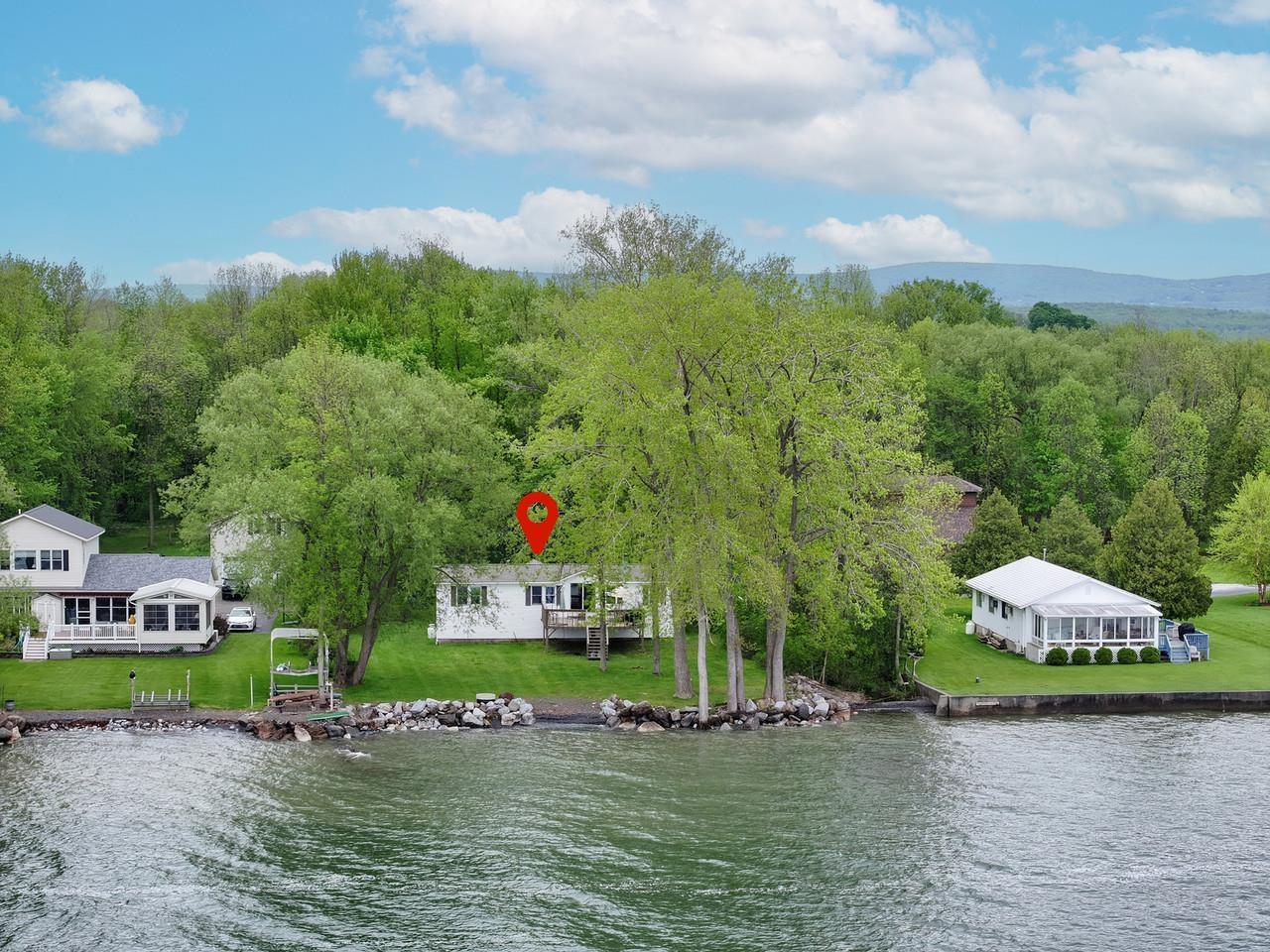 Image 2: 100 Feet of Waterfront Image 2: 100 Feet of Waterfront