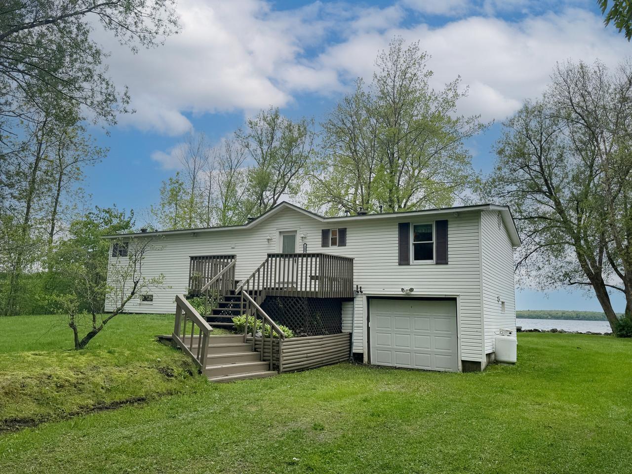 Image 3: Lake Living Year-Round! Image 3: Lake Living Year-Round!