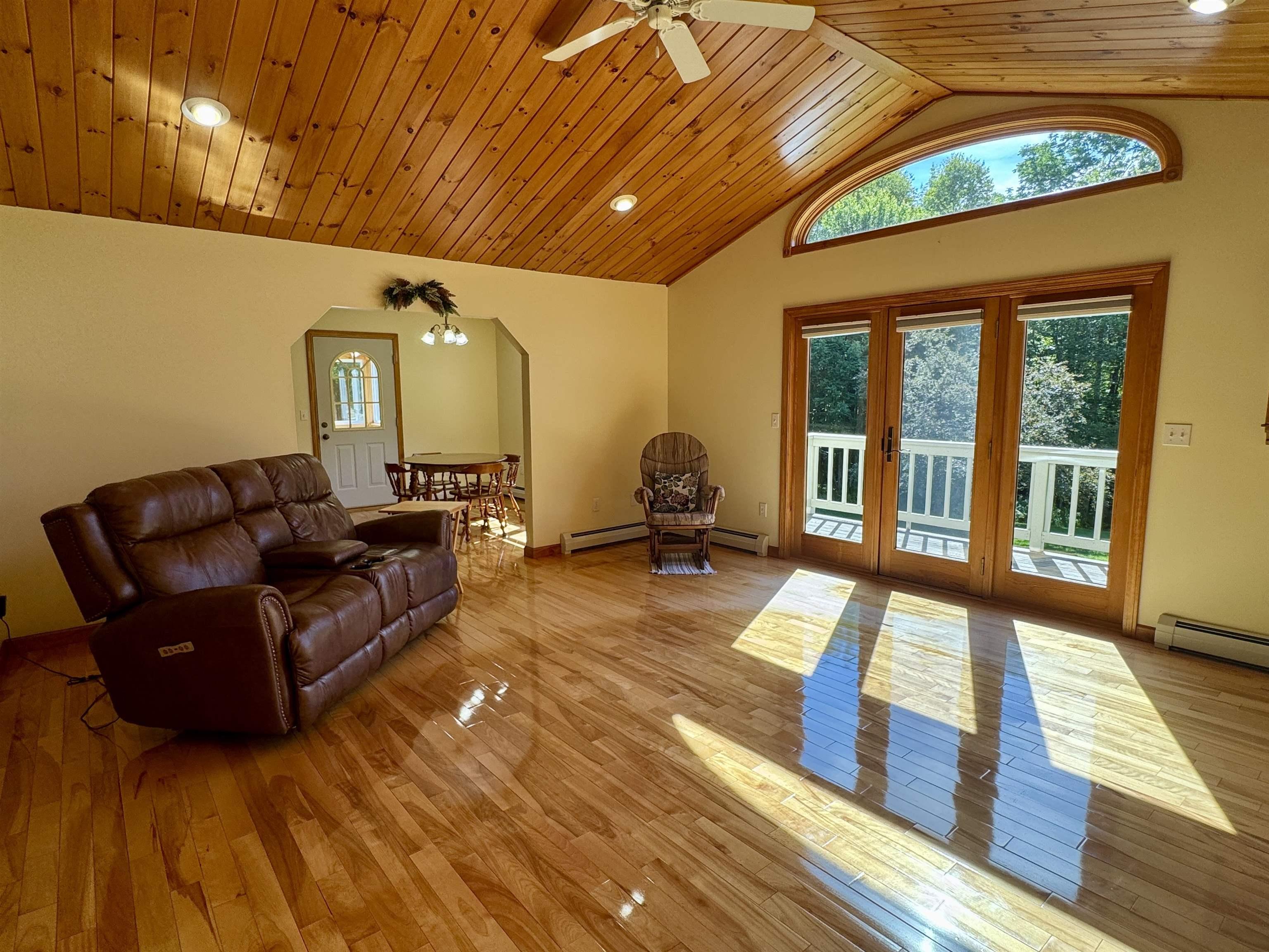 Image 3: Living Area
