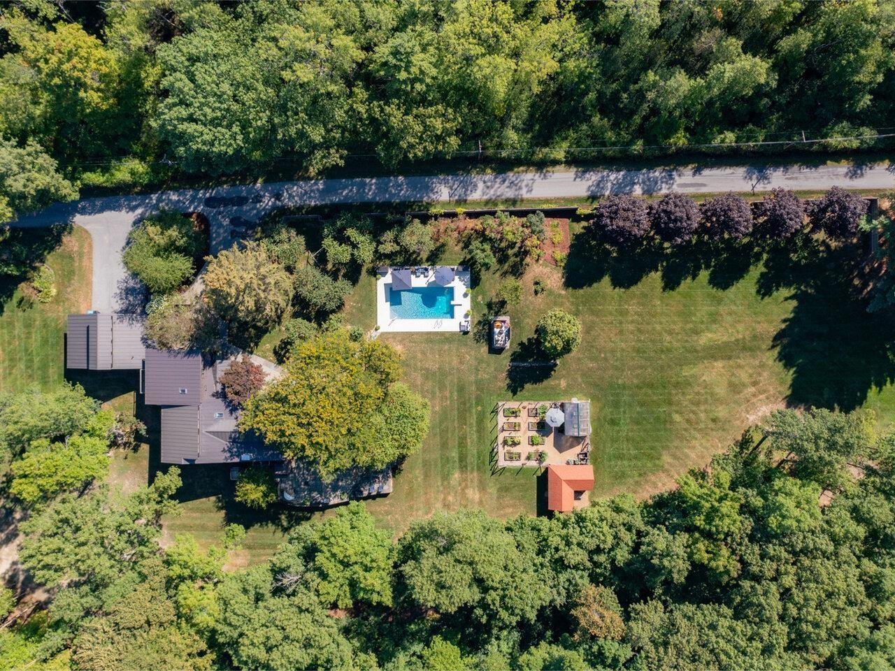 Image 1: Shelburne Point Retreat
