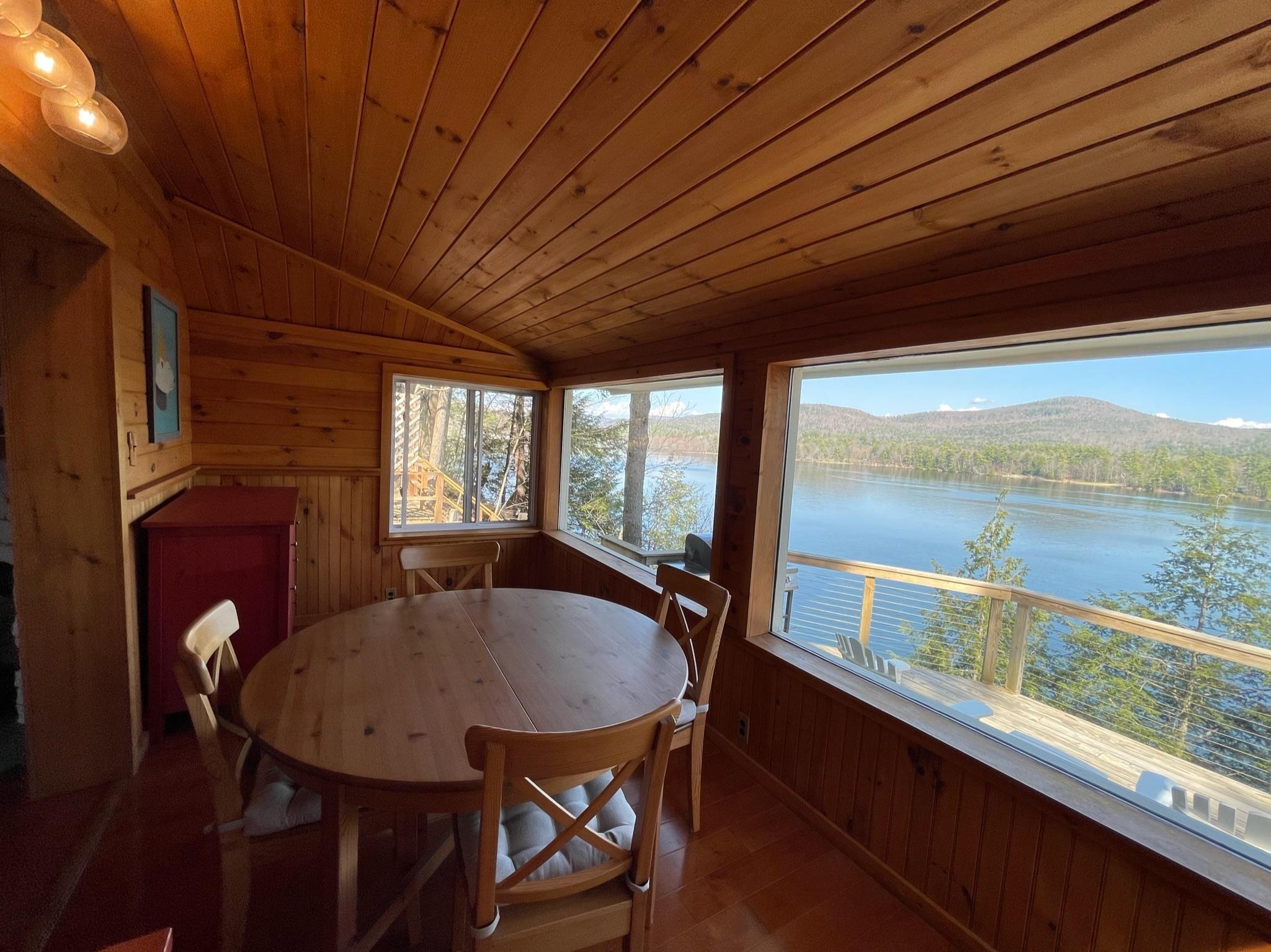 Image 2: DINING WITH A VIEW
