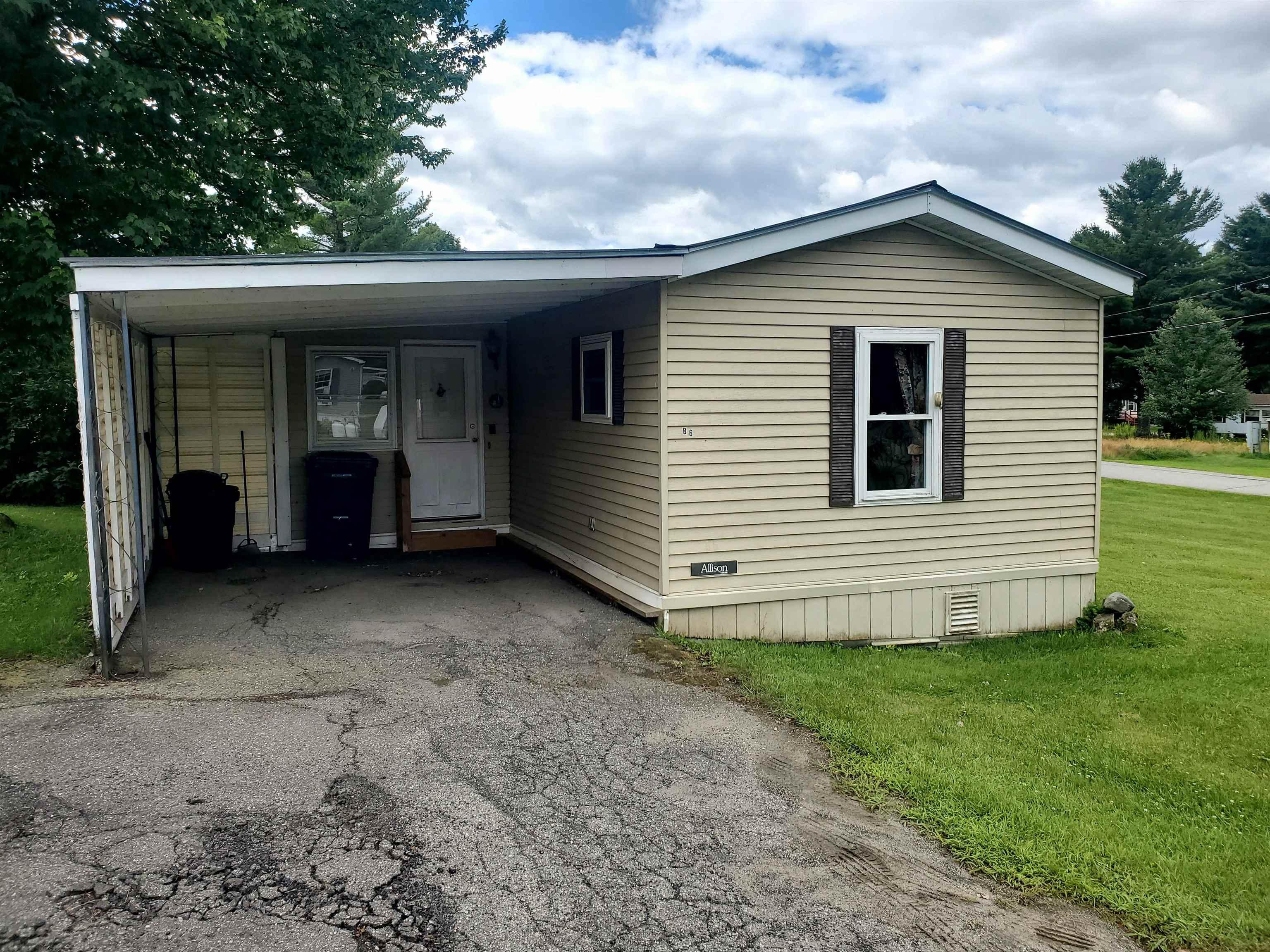 Image 1: Carport