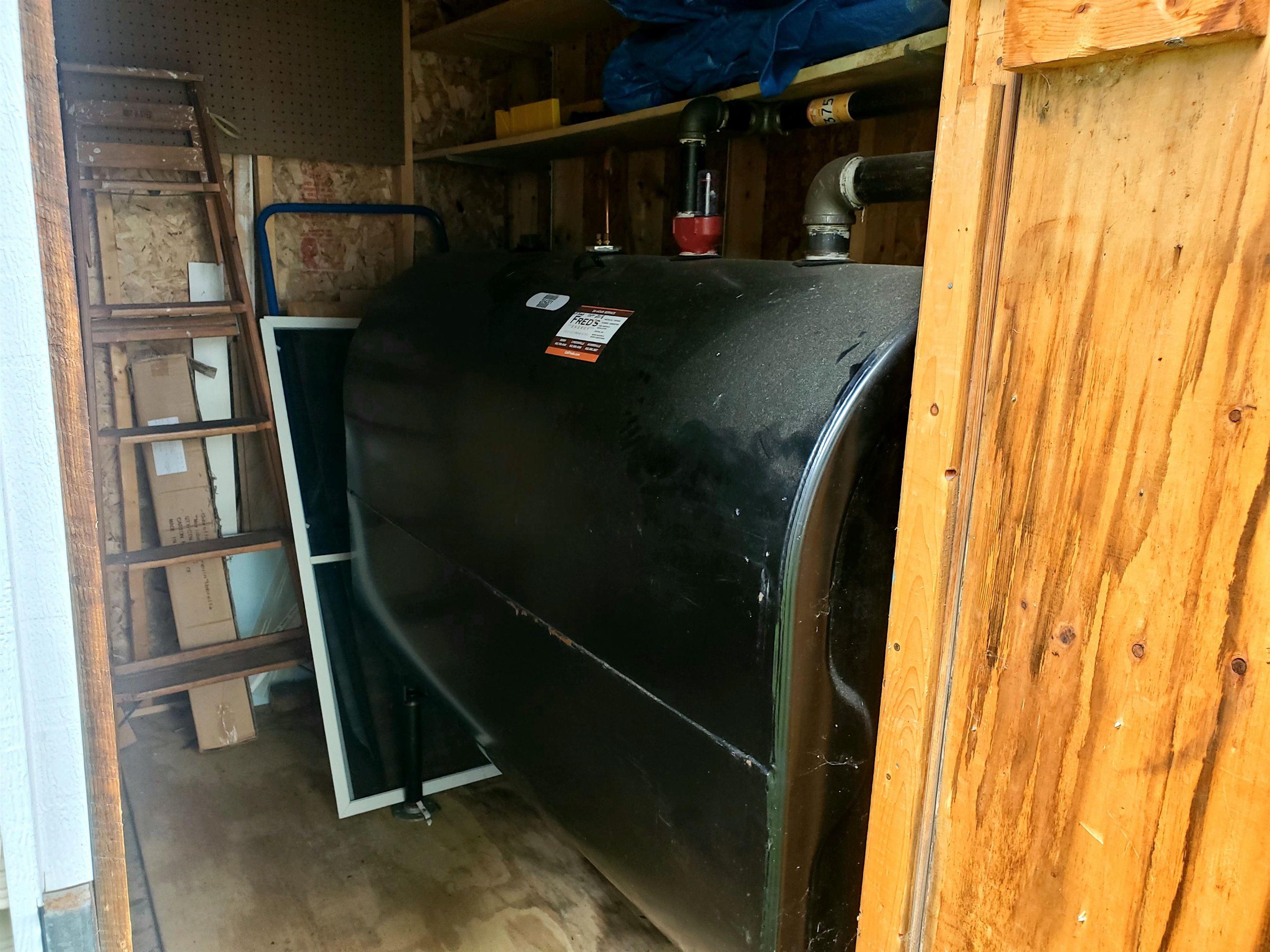 Image 3: Shed for oil tank