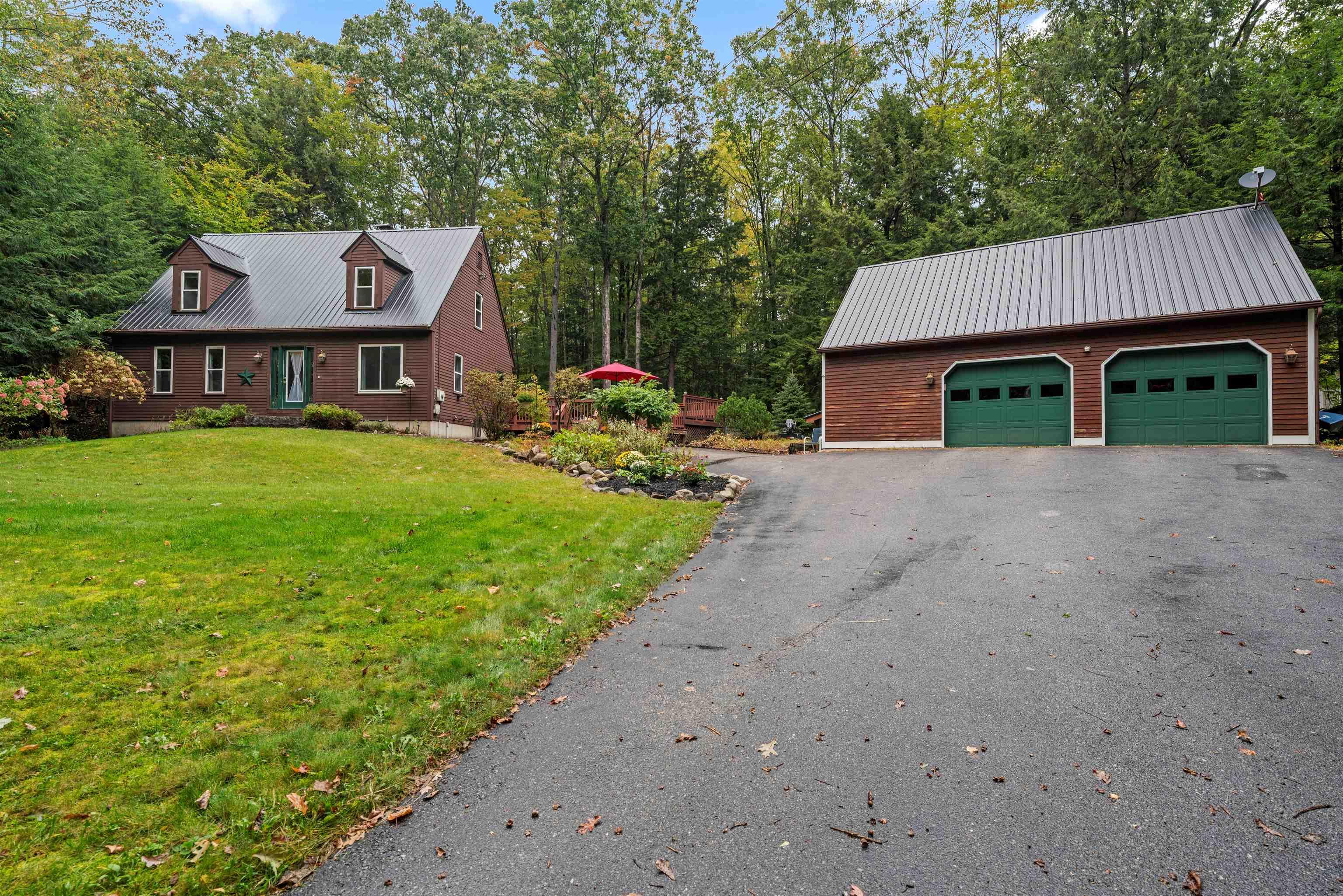 Image 1: Huge Garage and Driveway