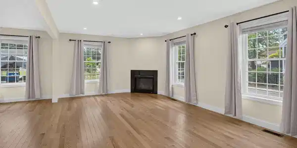 Image 4: Living room Image 4: Living room