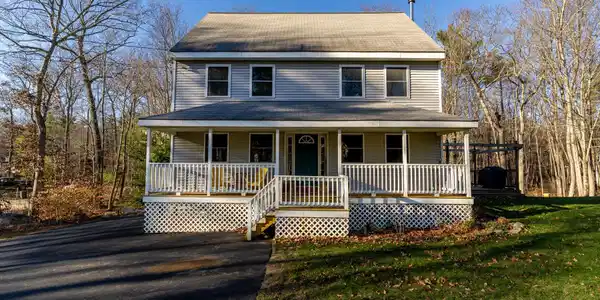 162 Lakeside Oaks