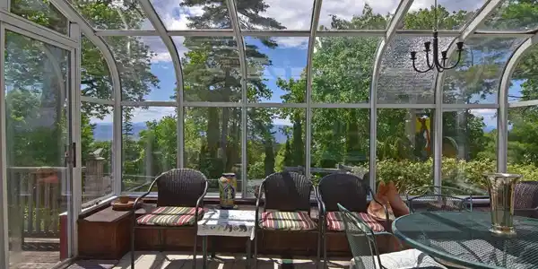 Image 3: West-facing solarium