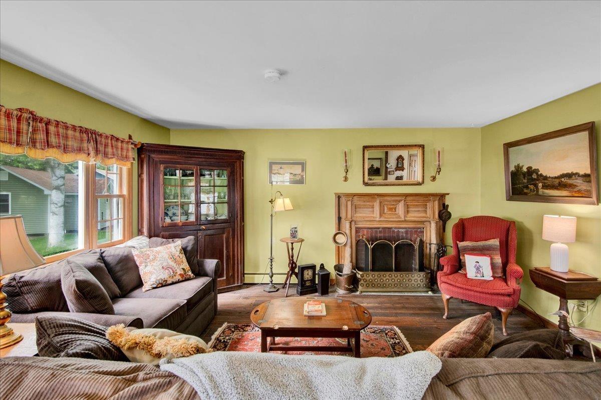 Image 3: Living Room