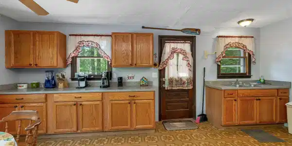 Image 2: Kitchen alt Image 2: Kitchen alt