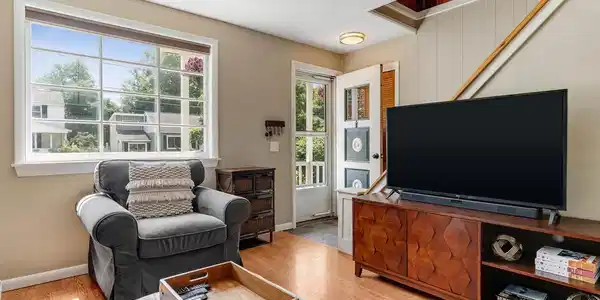 Image 4: Large windows Image 4: Large windows