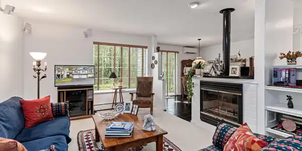 Image 2: Living Room Image 2: Living Room
