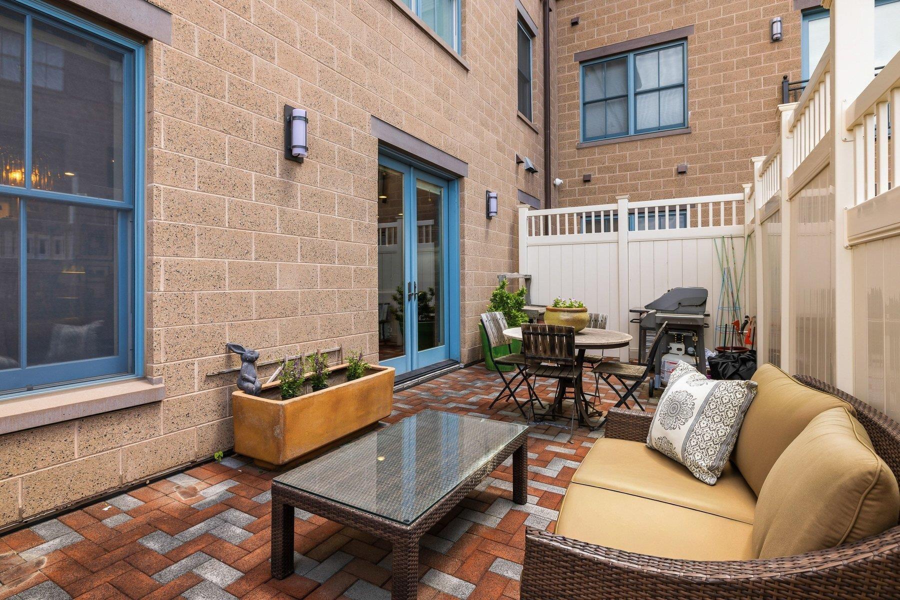 Image 3: Private patio! Image 3: Private patio!
