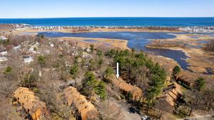 77 Dunvegan Woods