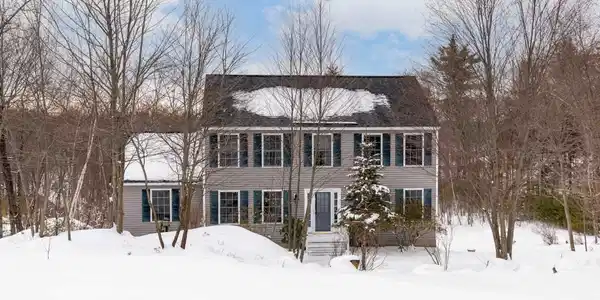 189 Lakeside Oaks
