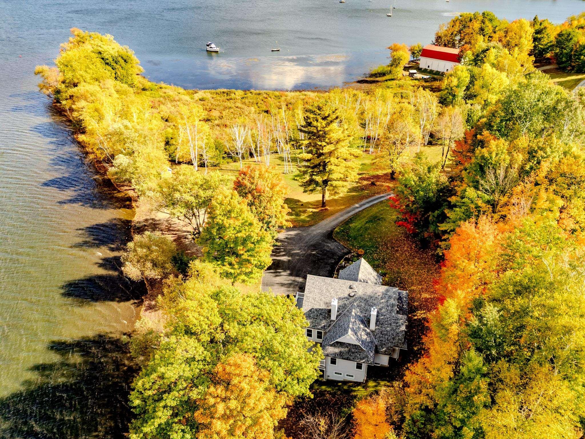 Image 2: Own your own point for private nature strolls...