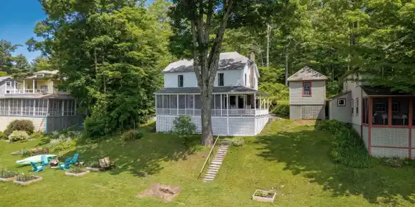 1044 Point of Pines Road