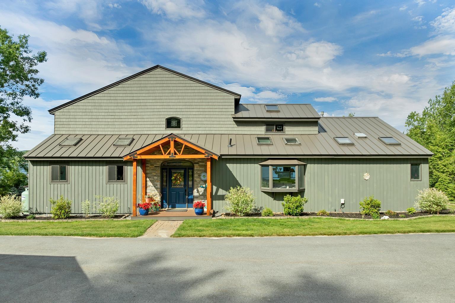Image 4: NEW metal roof and vinyl siding! Image 4: NEW metal roof and vinyl siding!