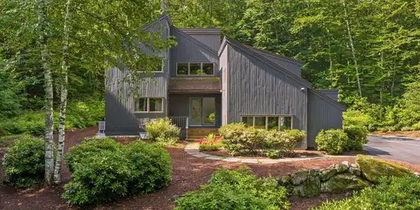 52 Upper Bay Road
