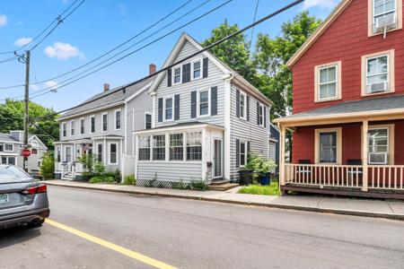 12 Woodbury Avenue
