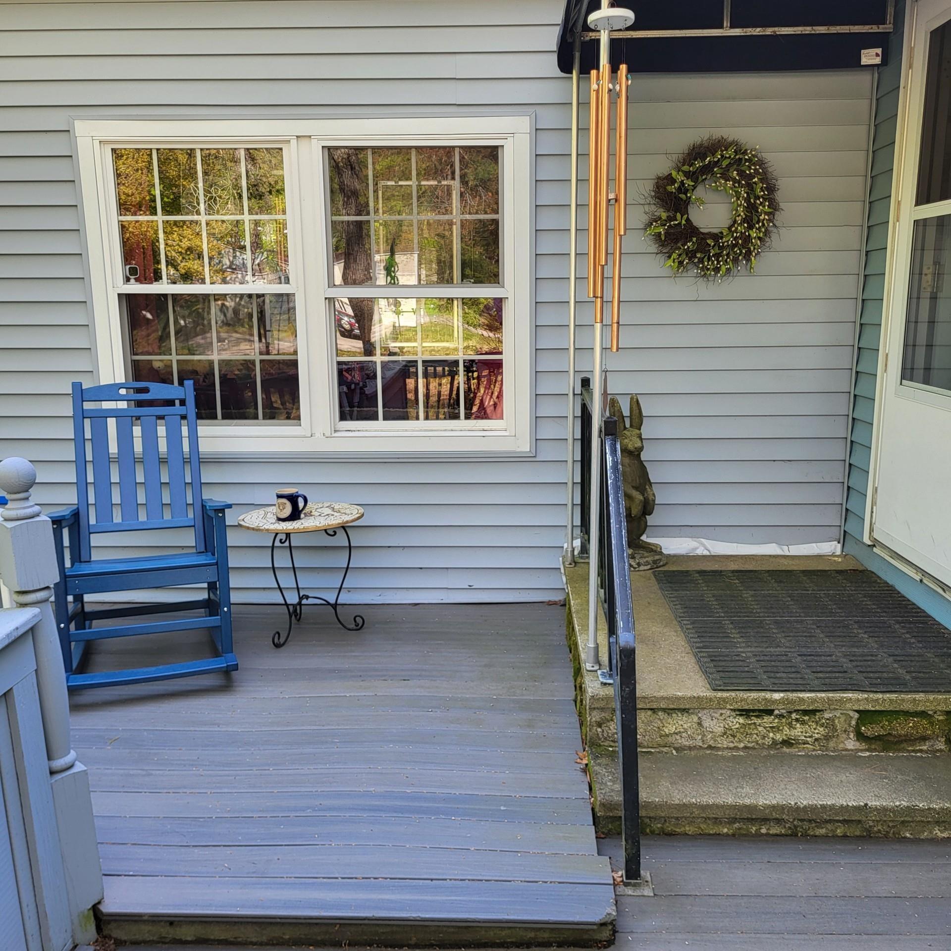 Image 4: Deck