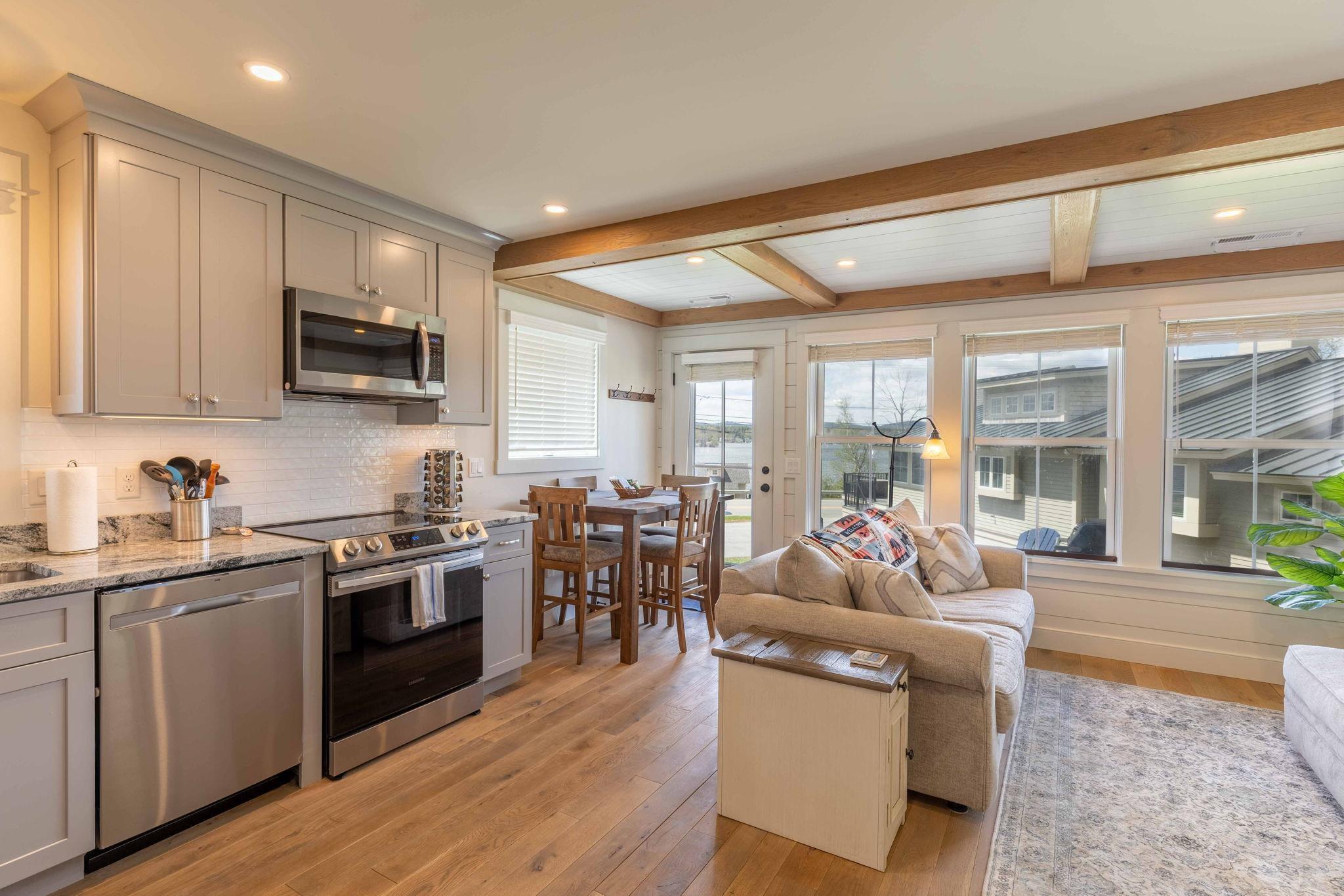Image 4: Kitchen/Dining/Living Room