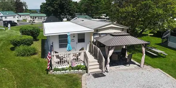 33 Island Circle