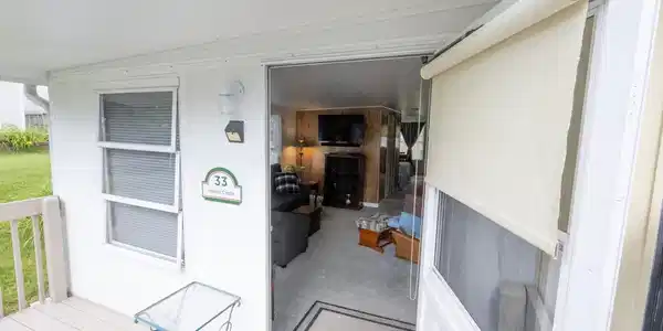 Image 4: Come on in... Image 4: Come on in...