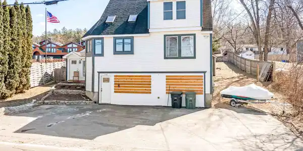 1162 East Lakeshore