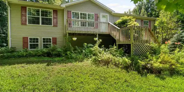 Image 4: better view of the front deck Image 4: better view of the front deck