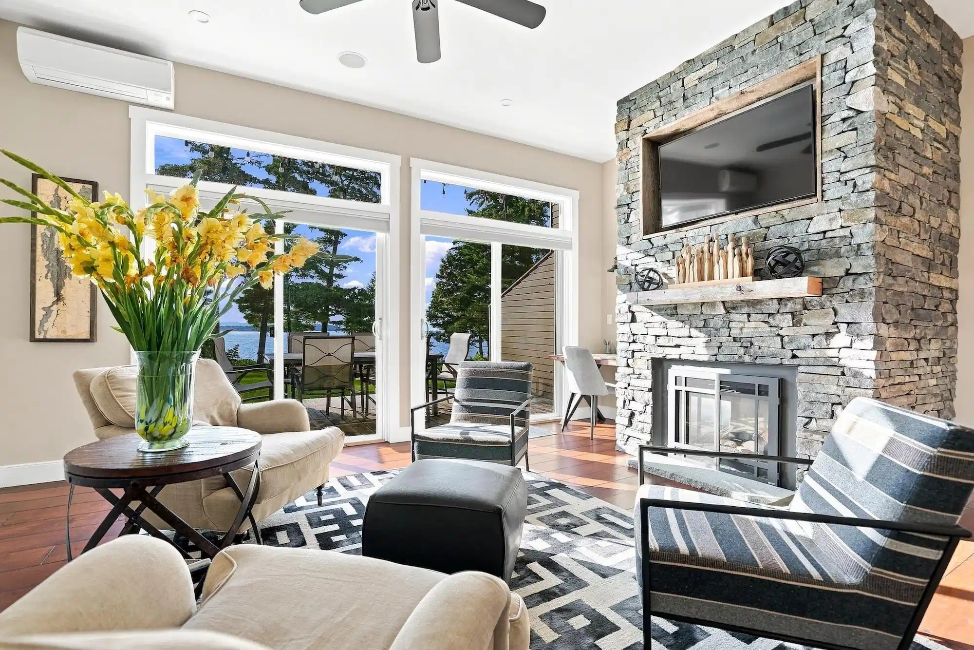 Image 1: family room Image 1: family room