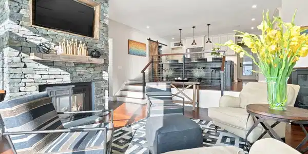 Image 4: family room Image 4: family room