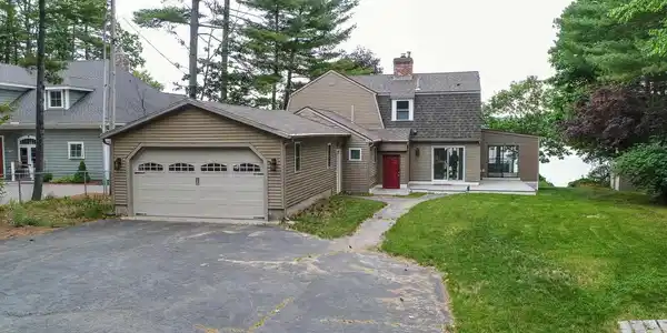 32 Lakeside