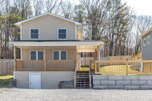 904 East Lakeshore