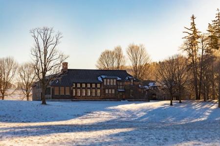 192/194 Adirondack Drive