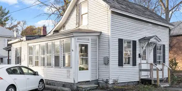121 North Champlain