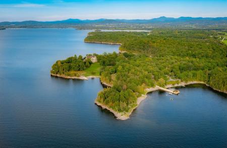 1040 Grosse Point