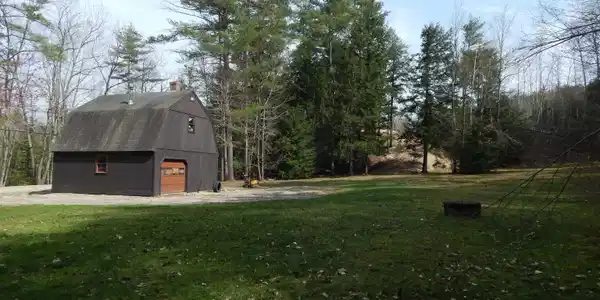 32 Pleasant Valley Road
