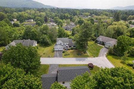 6 Moonbrook Drive
