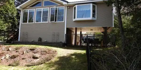 2105 Valley Road