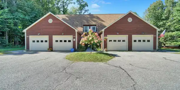 27 Woodbine by the Lake
