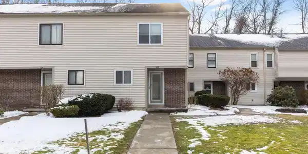 122 Locust Hill