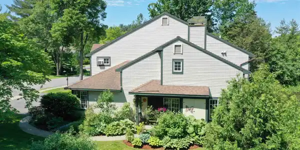 25 Lake Forest