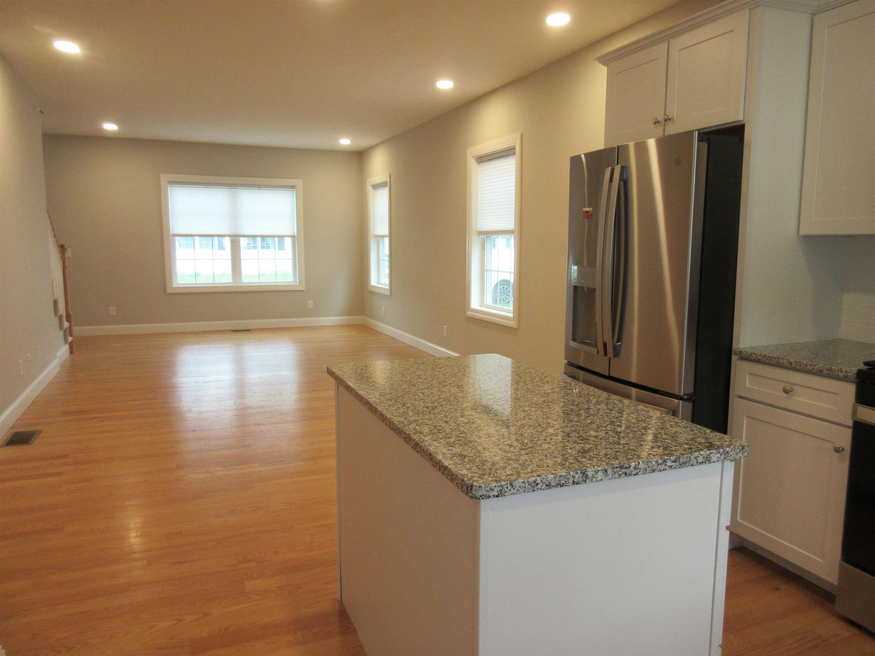 Image 4: view to dining area and livingroom Image 4: view to dining area and livingroom