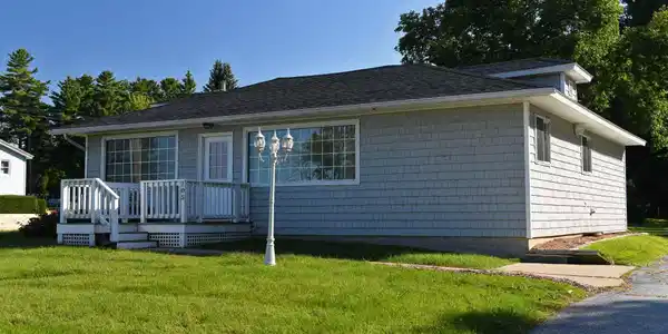 105 West Lakeshore