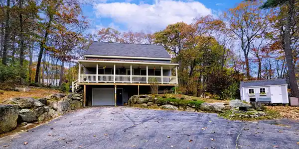124 Lakeside Oaks