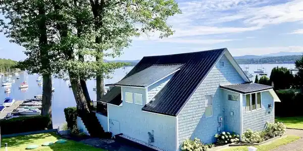 558 West Lakeshore Drive