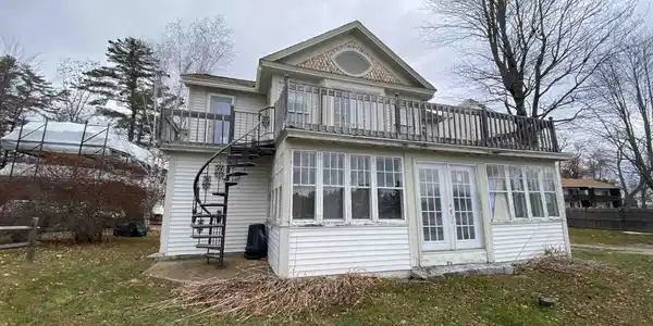 1003 Laconia