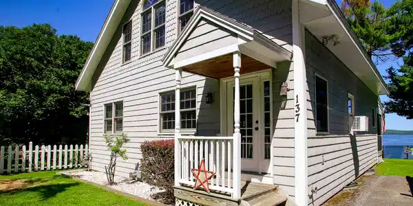 137 E Lakeshore